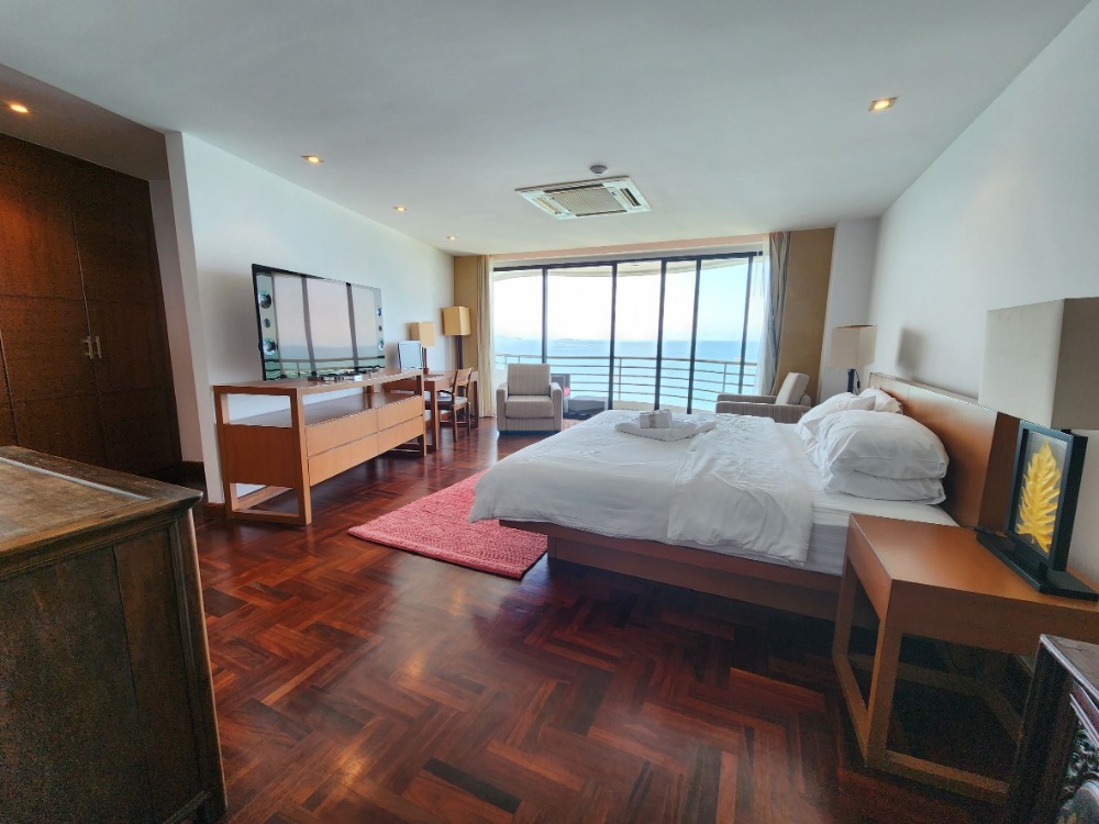 ให้เช่า คอนโด 4 ห้องนอน วิวทะเล 334 ตร.ม. Royal Cliff Garden Pattaya