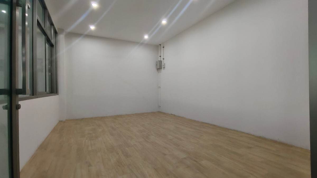 ให้เช่า ตึกเเถว 124 ตร.ว.  ถนน พระราม 3 บางโคล่