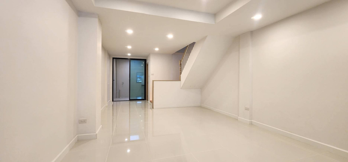 ขาย ทาวน์เฮ้าส์ 16 ตร.ว.  เลิศอุบล รามอินทรา Loet Ubon Raminthra