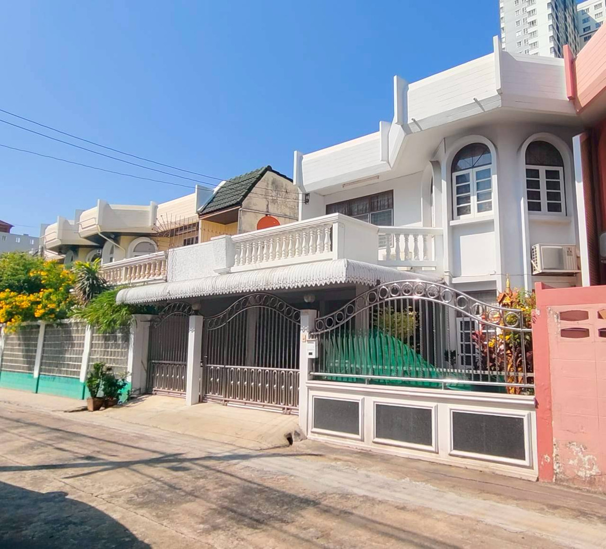 ขาย ทาวน์เฮ้าส์ 36 ตร.ว. หมู่บ้านแสงวิสุทธิ์ ซอย นนทรี 8