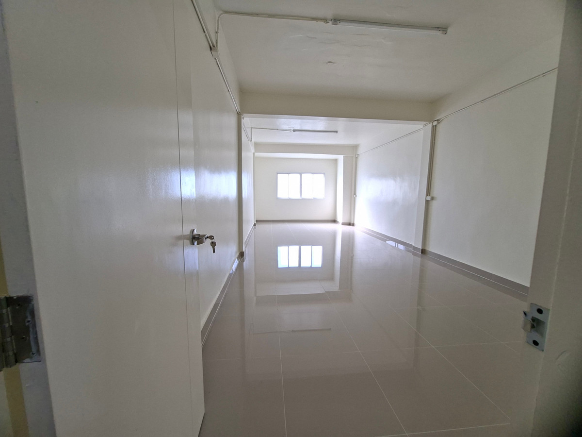 ขาย ตึกเเถว 4 ชั้นครึ่ง  16 ตร.ว.  ทำเลเจริญกรุง  ซ.เจริญกรุง 107