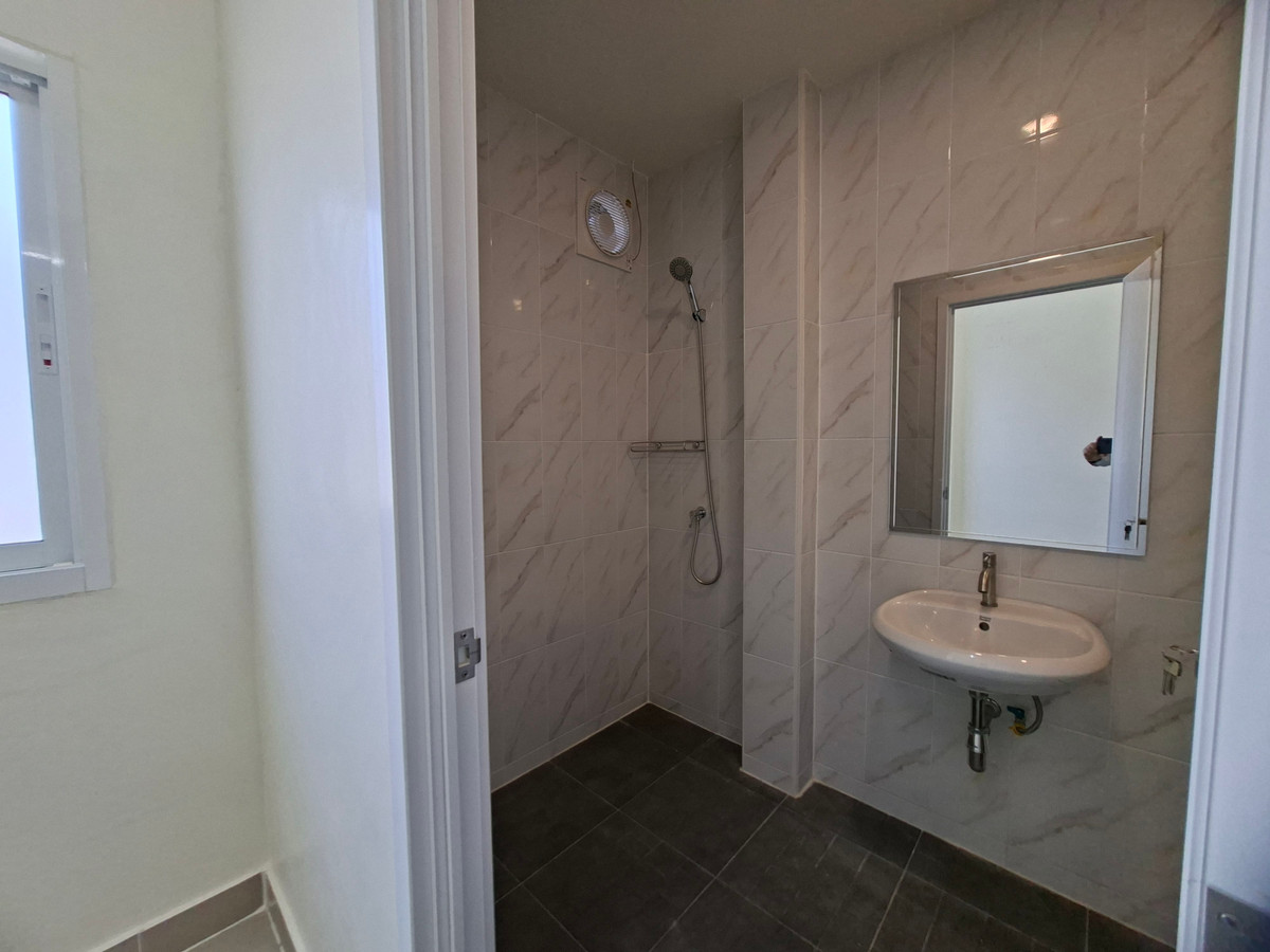 ขาย ตึกเเถว 4 ชั้นครึ่ง  16 ตร.ว.  ทำเลเจริญกรุง  ซ.เจริญกรุง 107