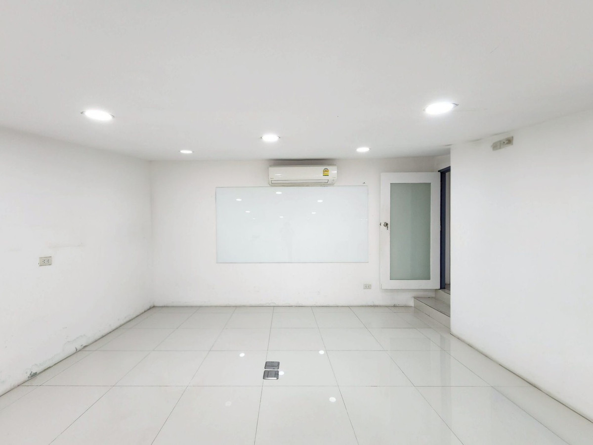 ขาย สำนักงาน 49.2 ตร.ม. ทำเลศักยภาพ คอนโดชีวาทัย อินเตอร์เชนจ์