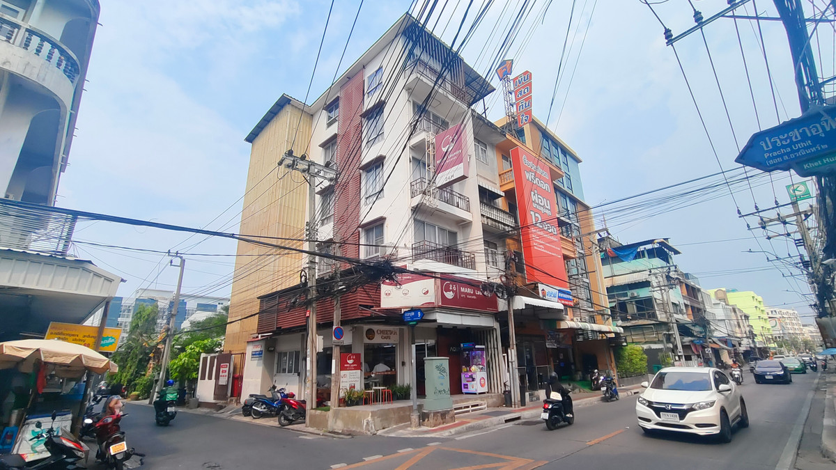 ขาย ตึกเเถว  พร้อมธุรกิจ เครื่องซัก และ หอพัก  ทำเลดี  ซอยประชาอุทิศ 9