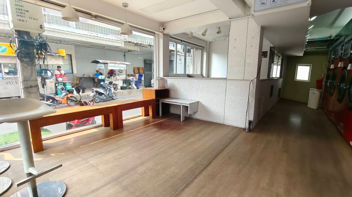 ขาย ตึกเเถว  พร้อมธุรกิจ เครื่องซัก และ หอพัก  ทำเลดี  ซอยประชาอุทิศ 9