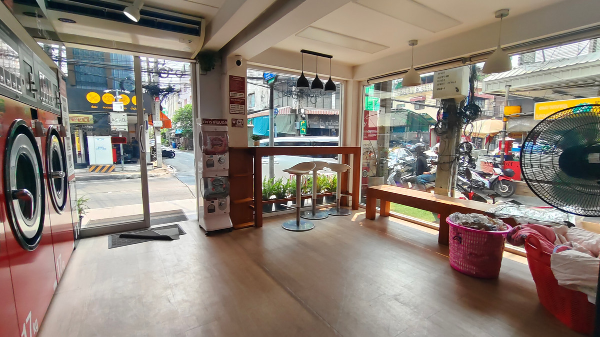 ขาย ตึกเเถว  พร้อมธุรกิจ เครื่องซัก และ หอพัก  ทำเลดี  ซอยประชาอุทิศ 9