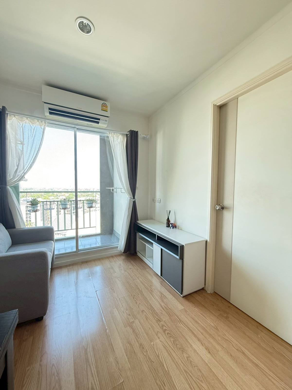 ขาย 1 ห้องนอน 30.3 ตร.ม.  ลุมพินี สุขุมวิท 77 Lumpini Ville Sukhumvit 77