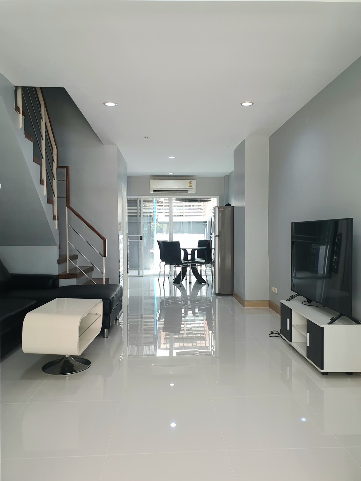 ให้เช่า ทาวน์โฮม 18 ตร.ว. ทำเลสาทร ธนาพัฒน์ เฮ้าส์ สาทร - นราธิวาส