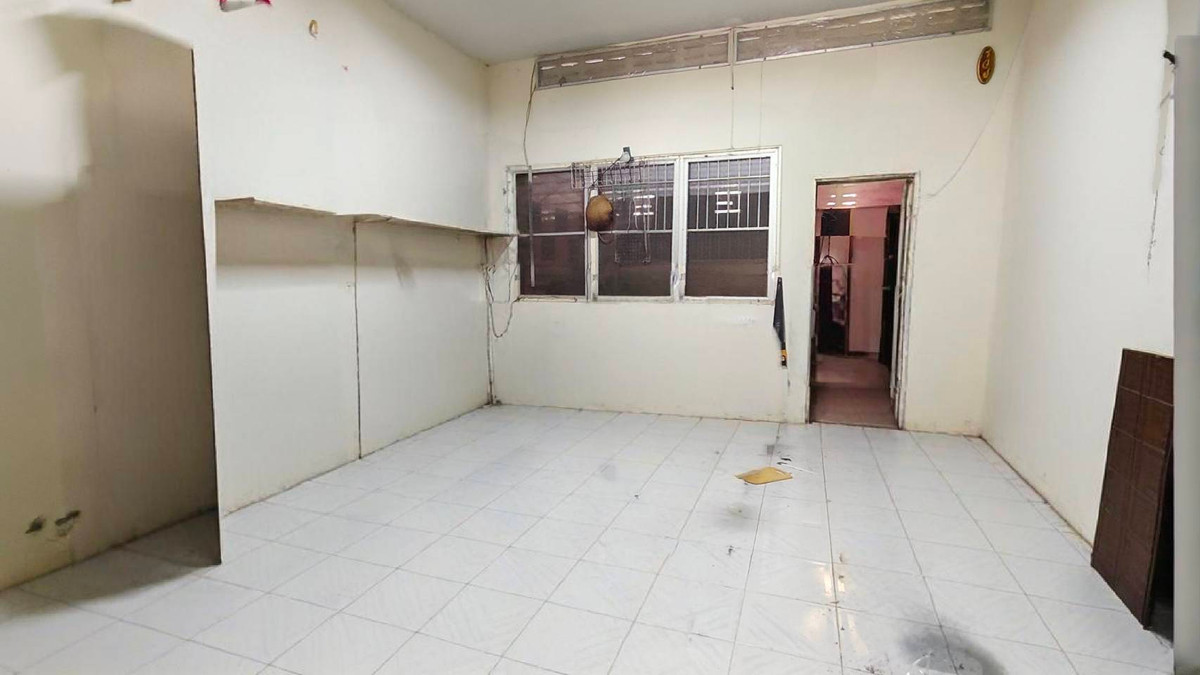 ขาย ตึกเเถว 3 ชั้น 23 ตร.ว. ทำเลดี ซอย รามอินทรา 8