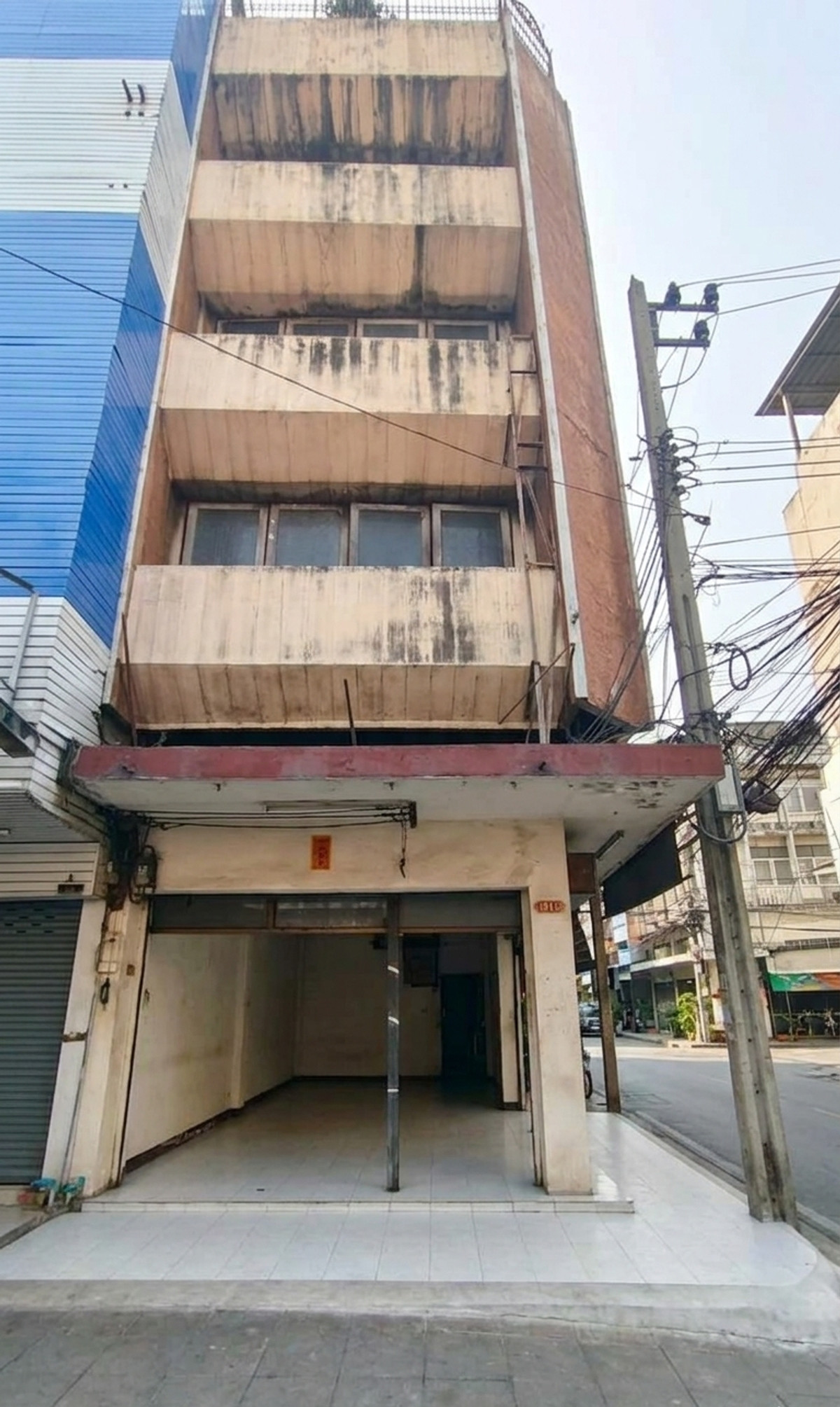 ขาย ตึกแถว 1 คูหา 19 ตร.ว. ทำเลดี ซอยตากสิน 4  หัวมุม