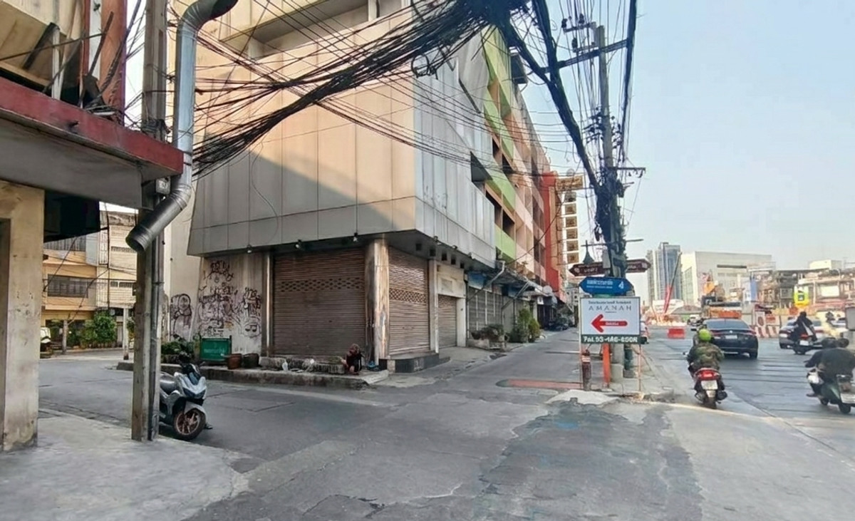 ขาย ตึกแถว 1 คูหา 19 ตร.ว. ทำเลดี ซอยตากสิน 4  หัวมุม