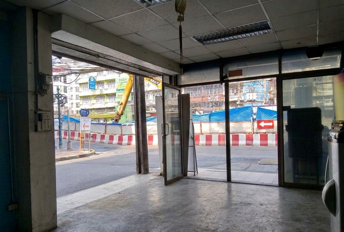 ขาย ตึกแถว 1 คูหา 19 ตร.ว. ทำเลดี ซอยตากสิน 4  หัวมุม