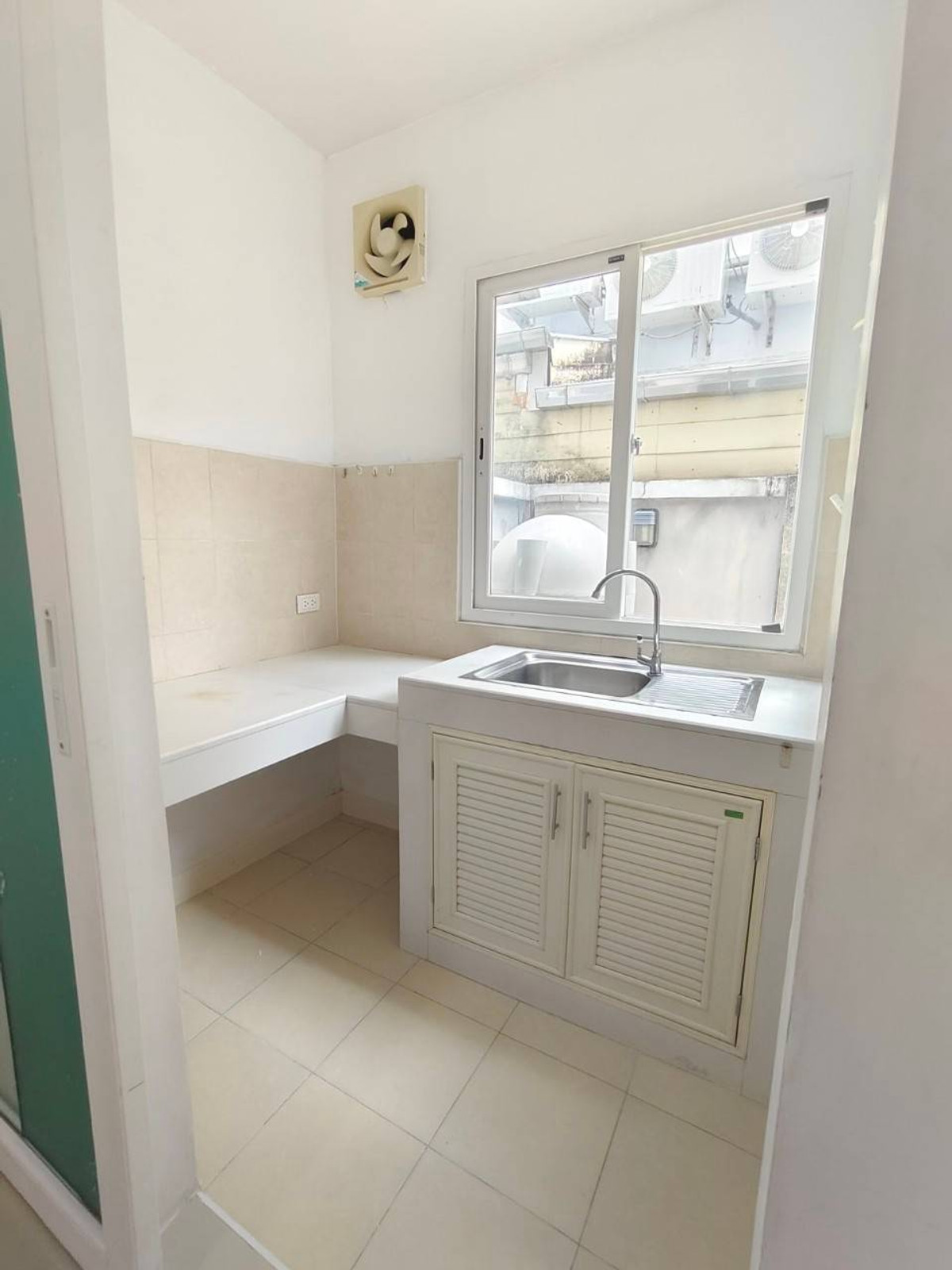 ให้เช่า ทาวน์โฮม 20 ตร.ว. โครงการ Urbanion พระราม 9 - ลาดพร้าว