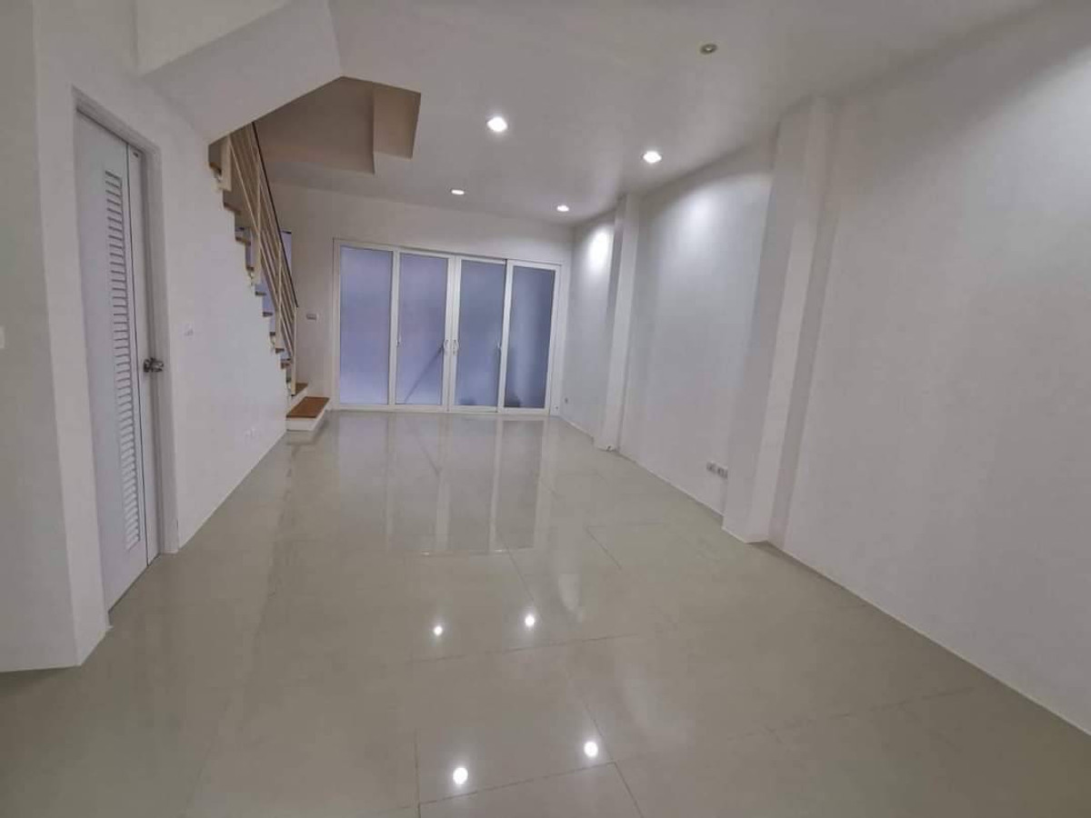 ให้เช่า ทาวน์โฮม 20 ตร.ว. โครงการ Urbanion พระราม 9 - ลาดพร้าว