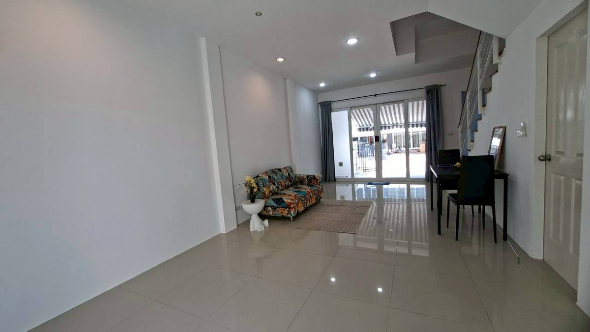 ให้เช่า ทาวน์โฮม 20 ตร.ว. โครงการ Urbanion พระราม 9 - ลาดพร้าว