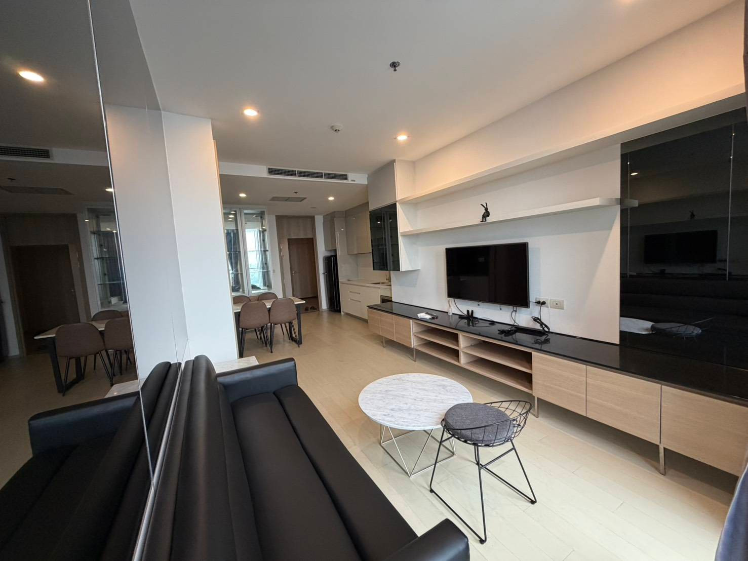 ให้เช่า คอนโดหรูใจกลางเมือง 1 ห้องนอน โนเบิล เพลินจิต Noble Ploenchit