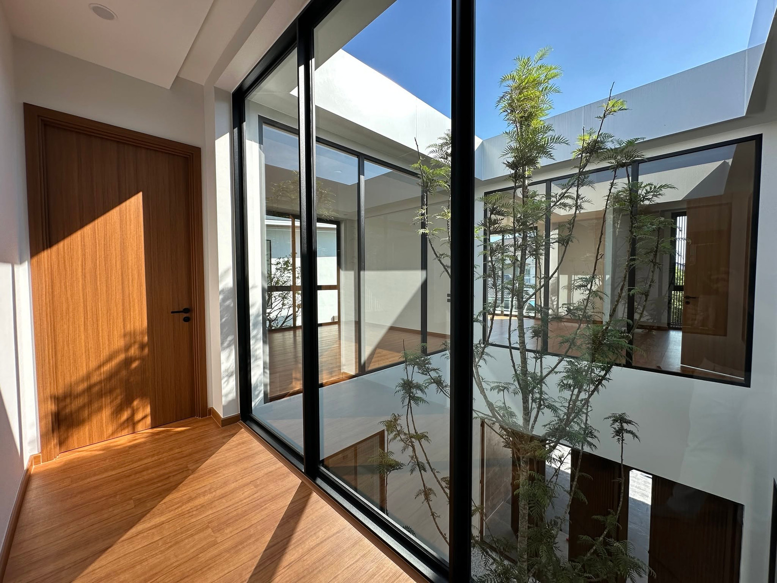 ขาย บ้านเดี่ยวหรู Modern Tropical พร้อม Courtyard กลางบ้าน  หมู่บ้านเทพธานี