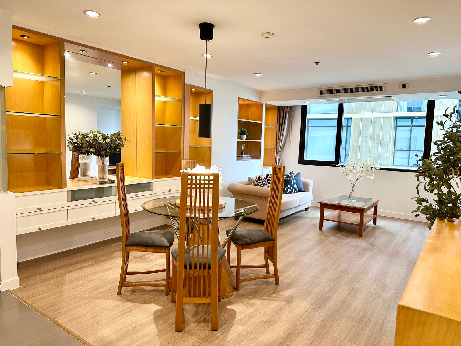 ให้เช่า 2 ห้องนอน 84 ตร.ม. เดอะ รอยัลเพลส 1 The Royal Place 1