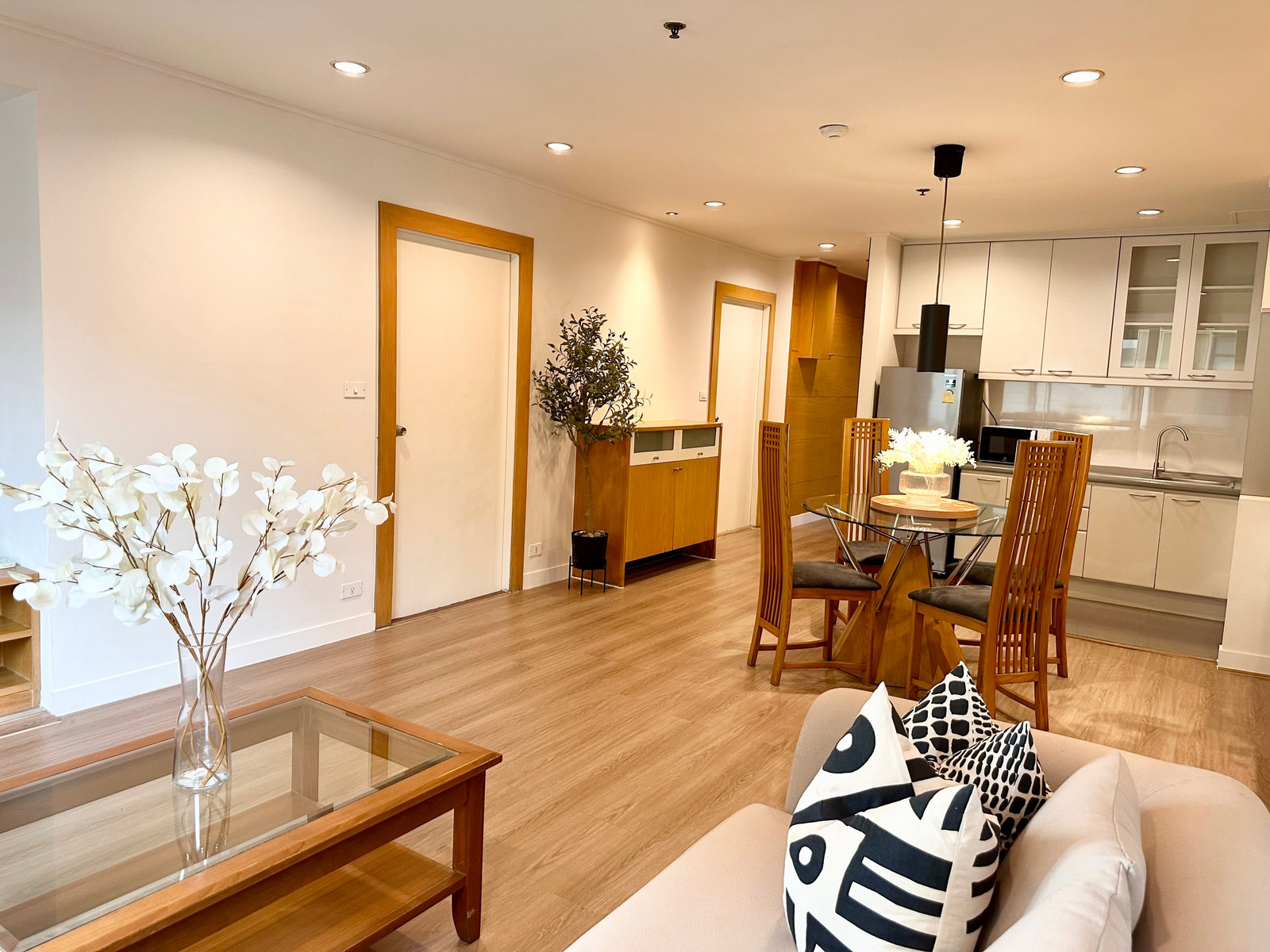 ให้เช่า 2 ห้องนอน 84 ตร.ม. เดอะ รอยัลเพลส 1 The Royal Place 1