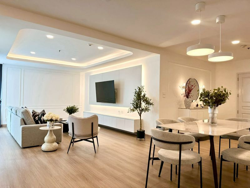 ให้เช่า  3 ห้องนอน ขนาดใหญ่ 146 ตร.ม. เฟอร์นิเจอร์ใหม่ แกรนด์ หลังสวน Grand Langsuan