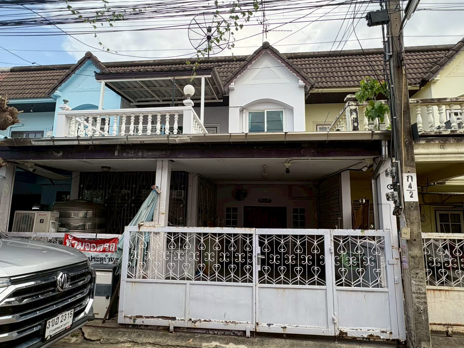 ขาย ทาวน์เฮ้าส์ 2 ชั้น หมู่บ้านรุ่งเจริญ ซอยวชิรธรรมสาธิต 21