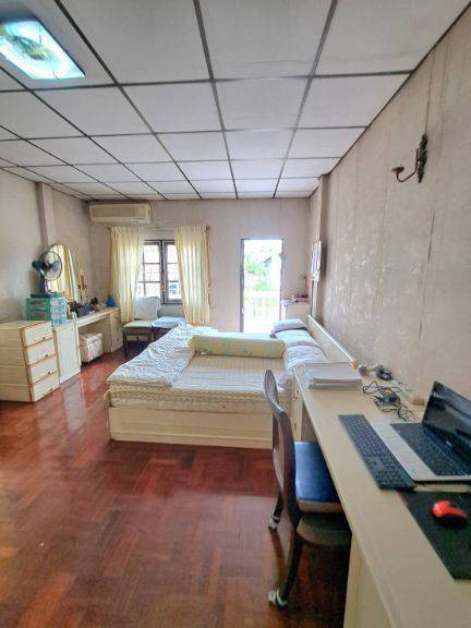 ขาย บ้านเดี่ยว พื้นที่ 68 ตร.ว. บ้านขนาดใหญ่ หมู่บ้านรุ่งเจริญ ซ.วชิรธรรมสาธิต 21