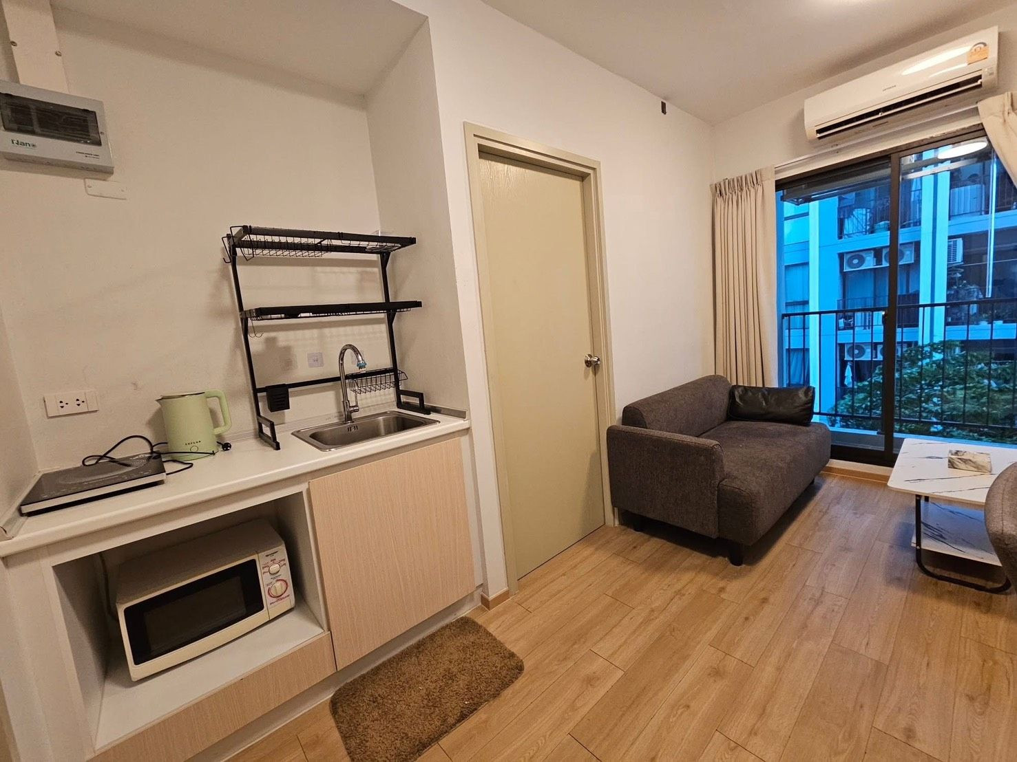 ขาย/เช่า ห้อง 1 ห้องนอน ใกล้ MRT สายสีเหลือง ฟีล ลาดพร้าว 122 Feel Condo Lat Phrao 122