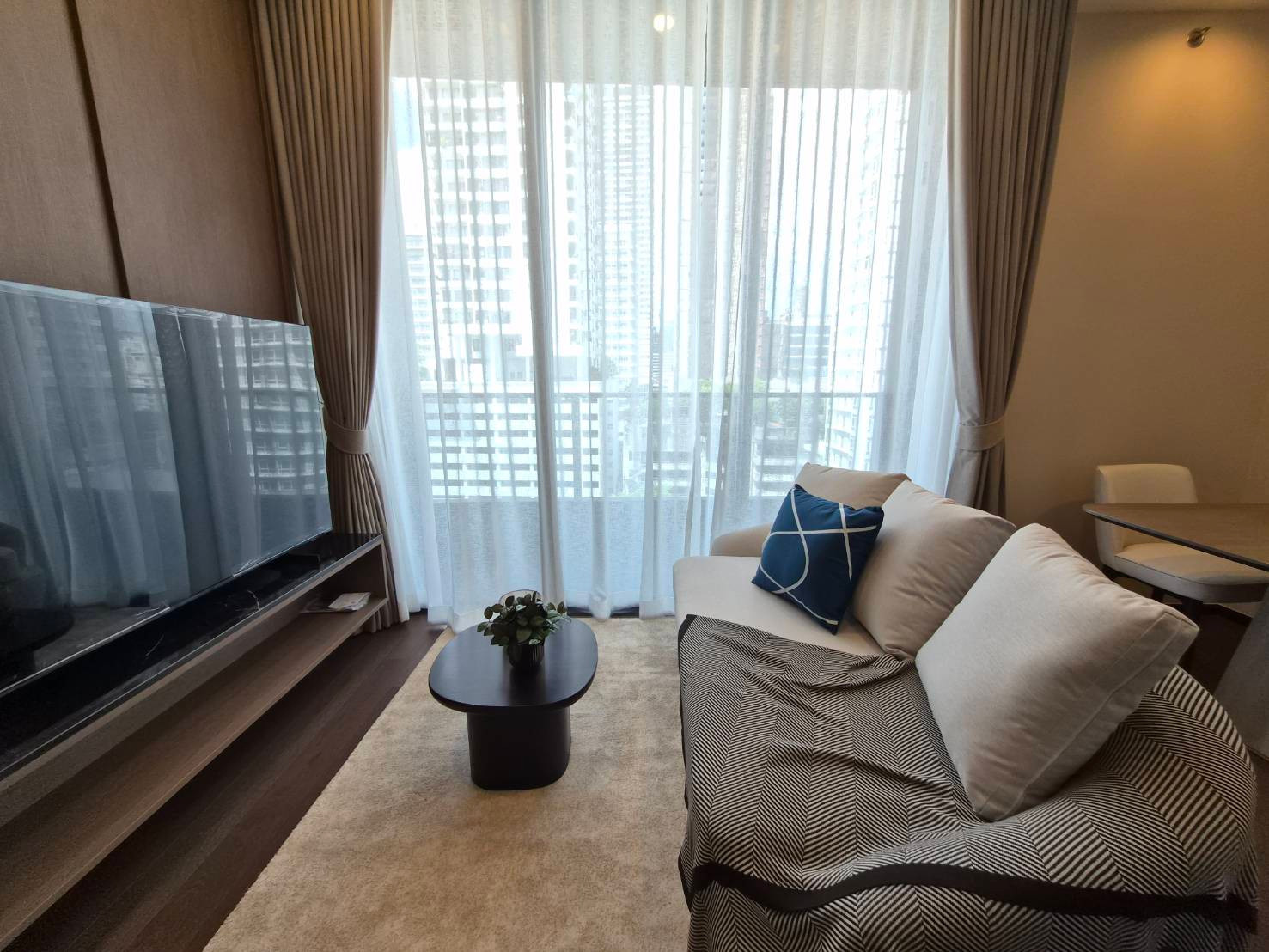 ให้เช่า  1 ห้องนอน ห้องใหญ่ 50.5 ตร.ม.  เอสทีค ทองหล่อ AESTIQ Thonglor