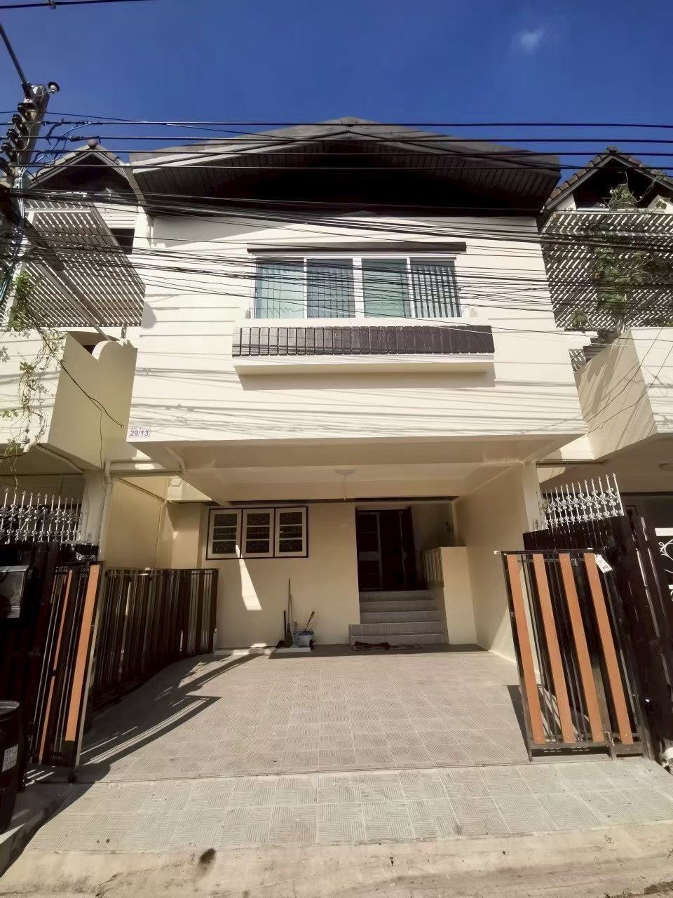 ขาย ทาวน์เฮ้าส์ 4 ชั้น รีโนเวทใหม่ทั้งหลัง  ซอยสมบูรณ์สวัสดิ์ 1 รามคำแหง 21