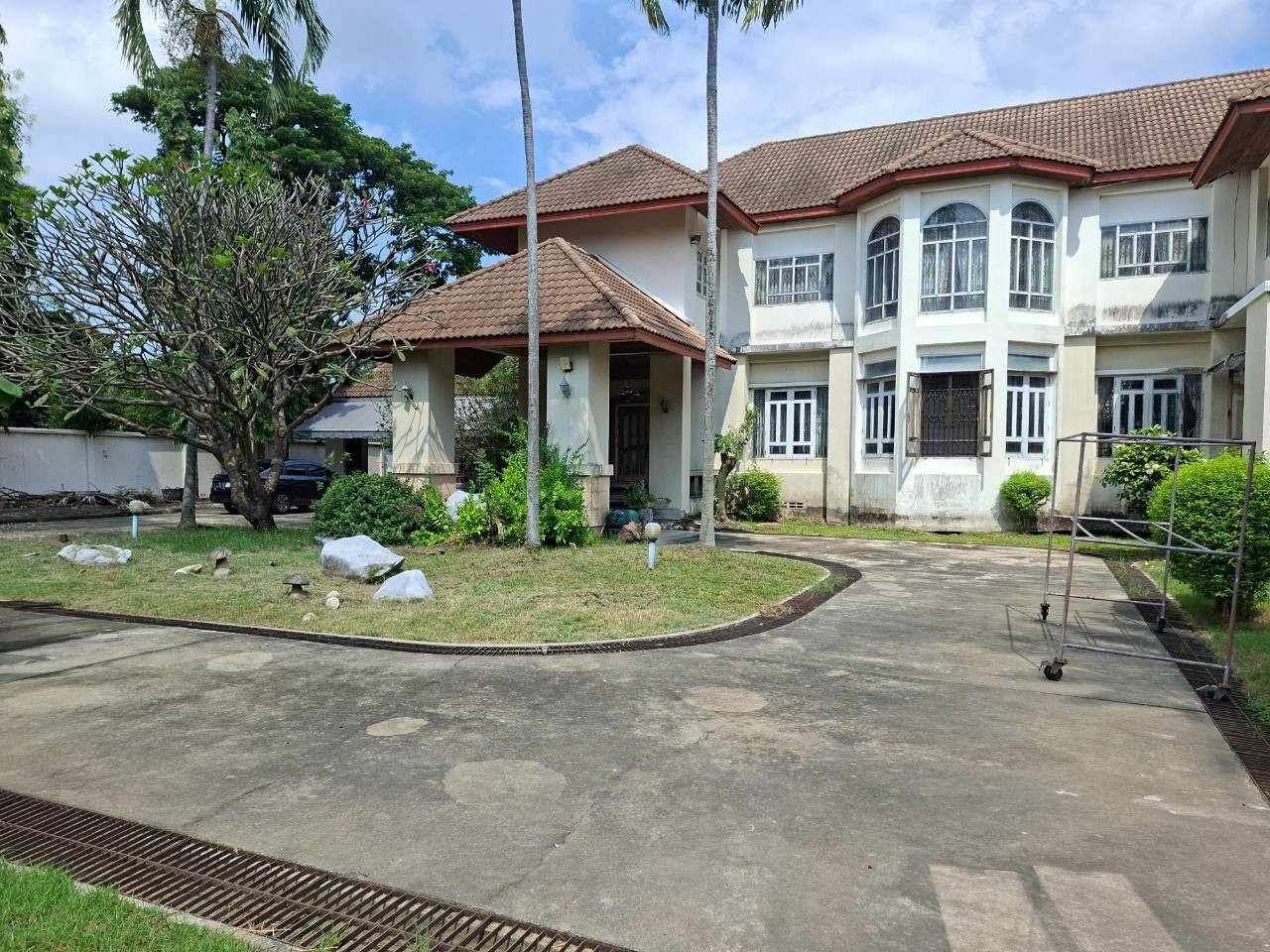 ขาย บ้านเดี่ยว พร้อมที่ดิน เนื้อที่ขนาดใหญ่ 2 ไร่ 1 งาน 58 ตร.ว.  ซอยเสรีไทย 46